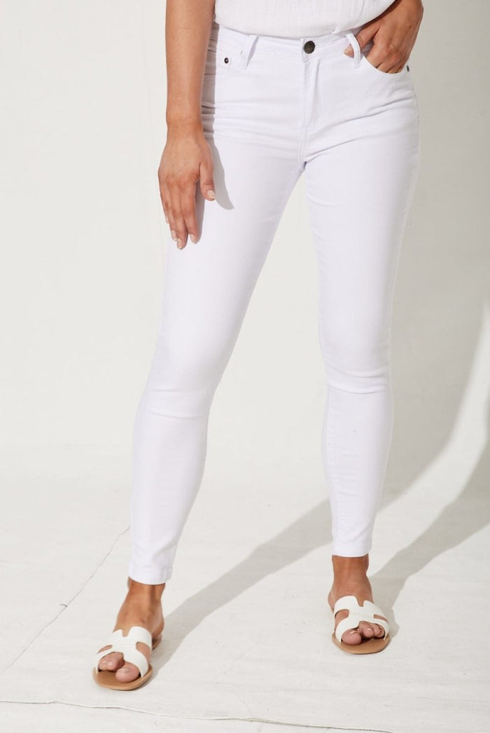 Brooklyn Mid Rise Jeans In White Denim - St Frock (Dev)
