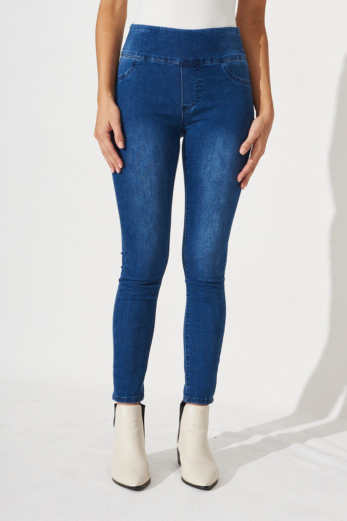 Avia Stretch Jeans In Mid Blue Wash Denim - St Frock (Dev)