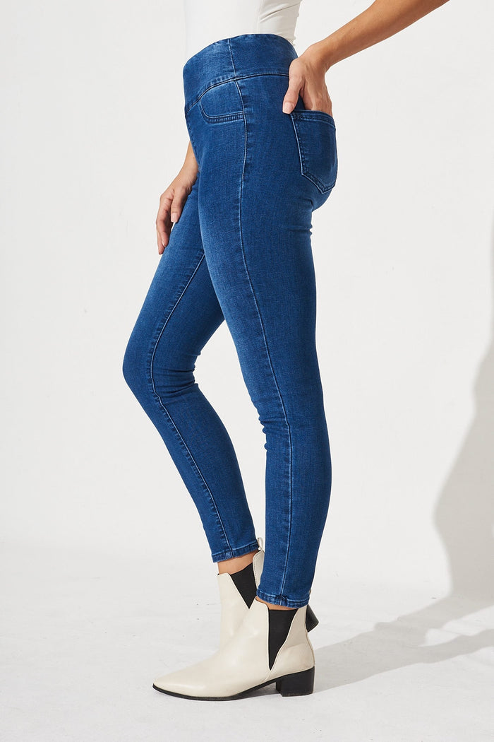 Avia Stretch Jeans In Mid Blue Wash Denim - St Frock (Dev)