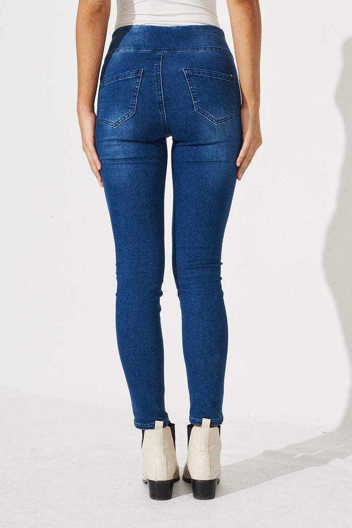 Avia Stretch Jeans In Mid Blue Wash Denim - St Frock (Dev)