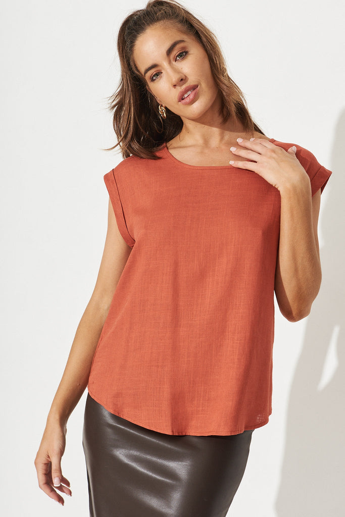 Rejina Top In Rust Linen Blend - Detail