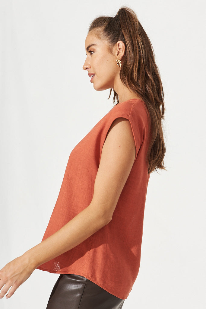Rejina Top In Rust Linen Blend - Side