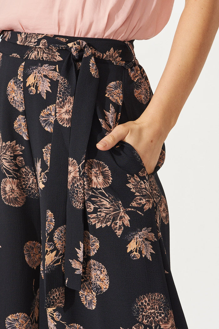 High Hopes Pants In Charcoal With Apricot Floral - Detail