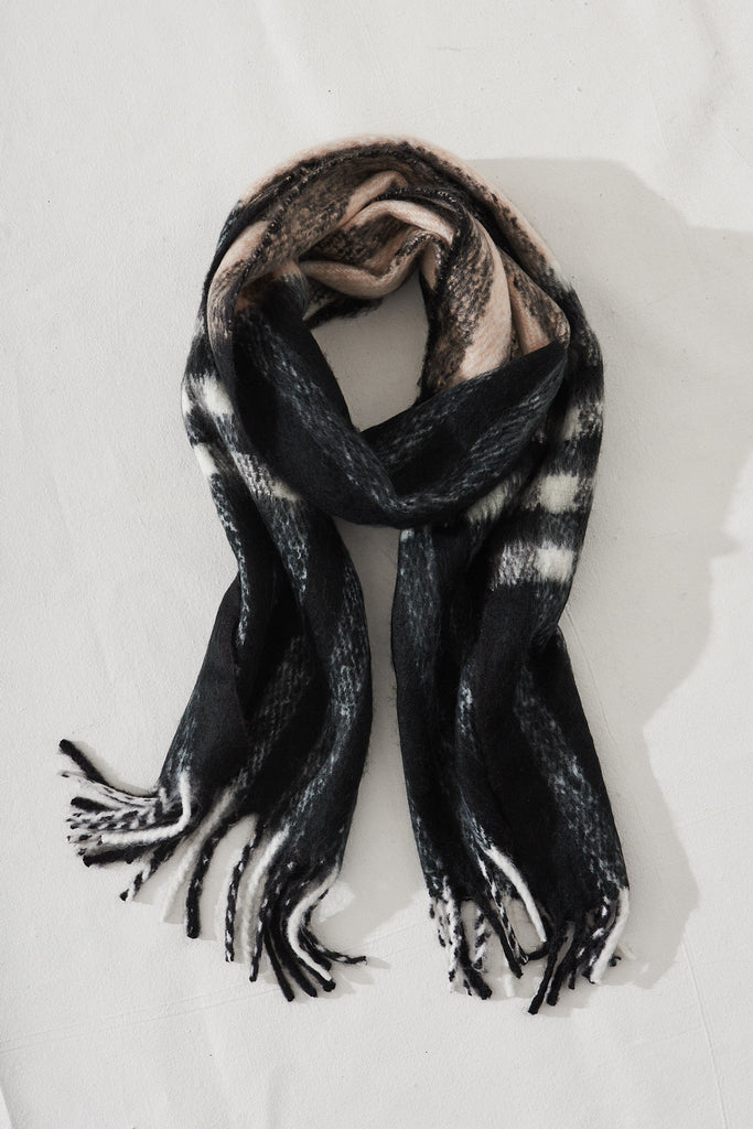 August + Delilah Oversized Knit Scarf In Black And Blush - St Frock (Dev)