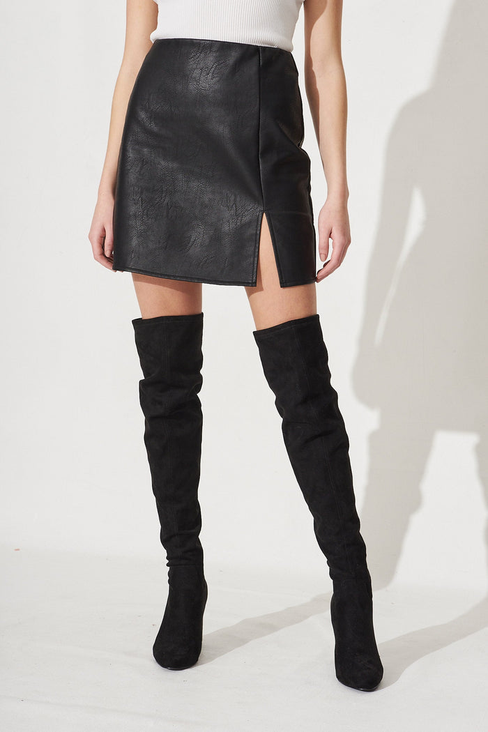 Aria Mini Skirt In Black Leatherette - Front
