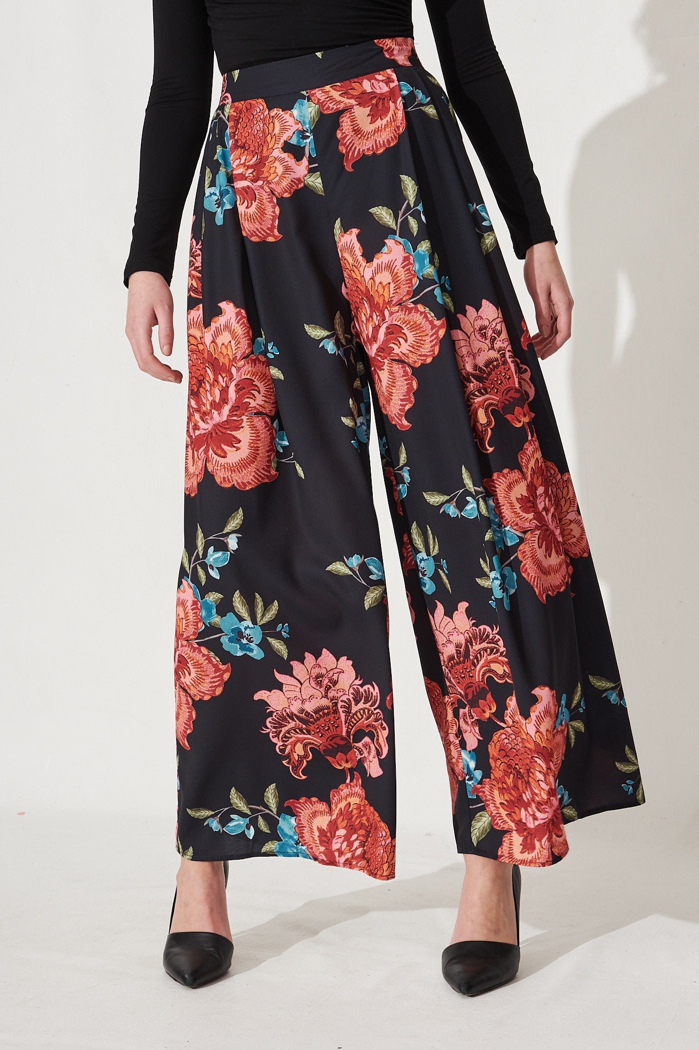 Mollie Pants In Black With Red Floral - Front