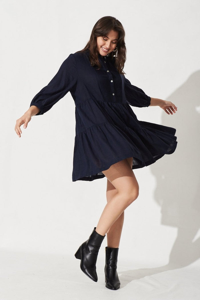 Caracelle Smock Dress In Navy Linen Blend - St Frock (Dev)