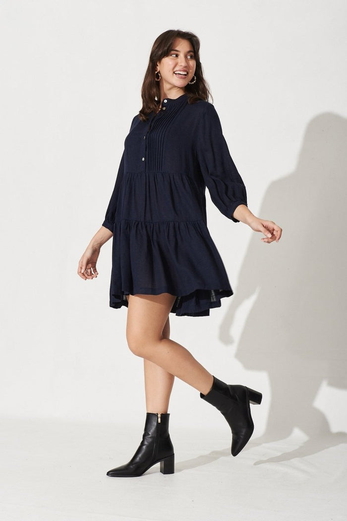 Caracelle Smock Dress In Navy Linen Blend - St Frock (Dev)