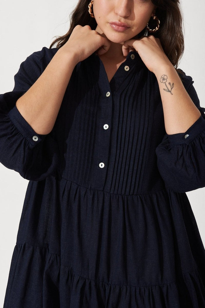 Caracelle Smock Dress In Navy Linen Blend - St Frock (Dev)
