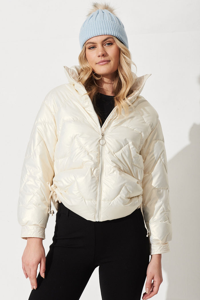 Ontario Puffer Jacket In White - Front