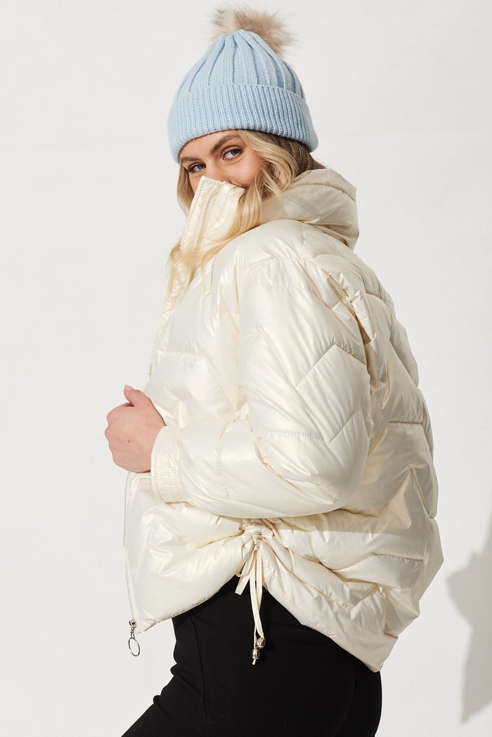 Ontario Puffer Jacket In White - Side