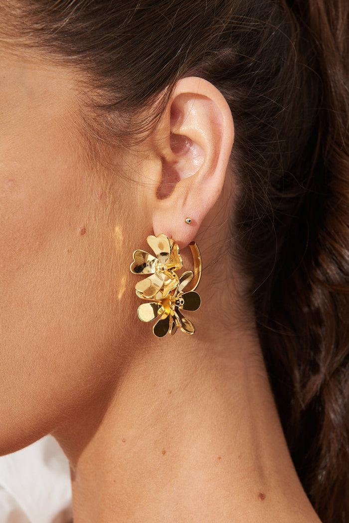 August + Delilah Mischa Hoop Earrings In Gold - side detail