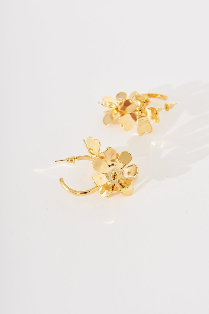 August + Delilah Mischa Hoop Earrings In Gold - side