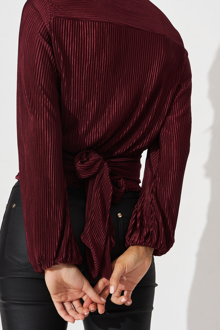 Minny Top In Burgundy Plisse - back