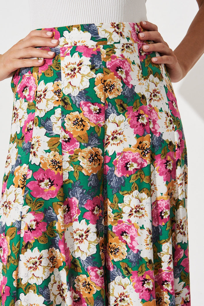 Effenty Pants in Green with Beige Floral - detail