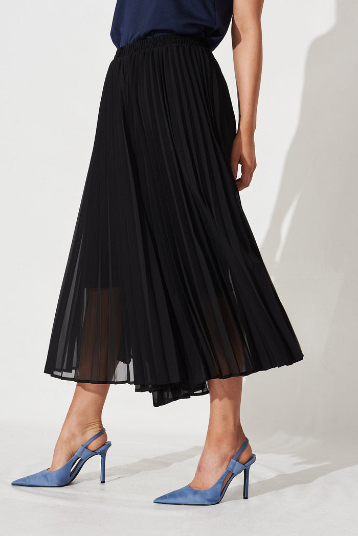 Karelle Culotte Pants In Black Pleated - side