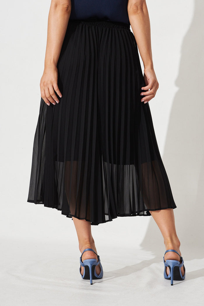 Karelle Culotte Pants In Black Pleated - back