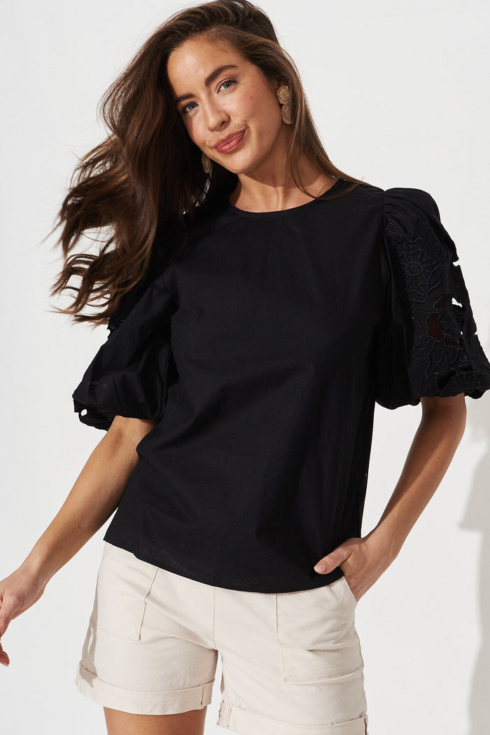 Keina Top In Black Linen Blend - front