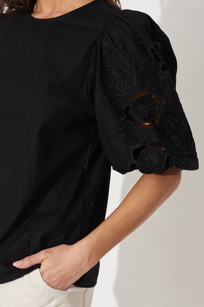 Keina Top In Black Linen Blend - detail