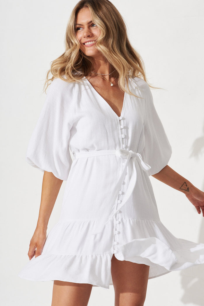 Nyra Dress In White Linen - front