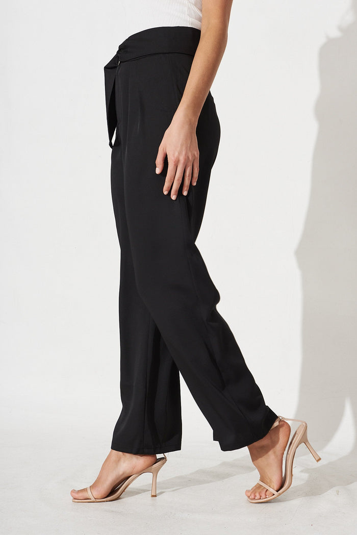 Veida Pants In Black - side