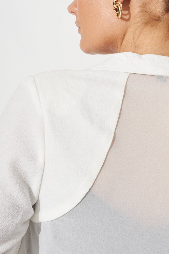 Jackly Bolero in White - detail