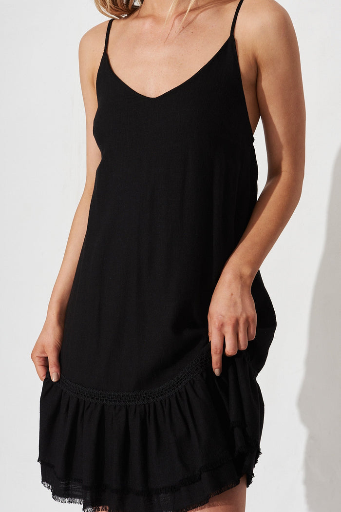 Eris Sun Dress In Black With Lace Detail - detail