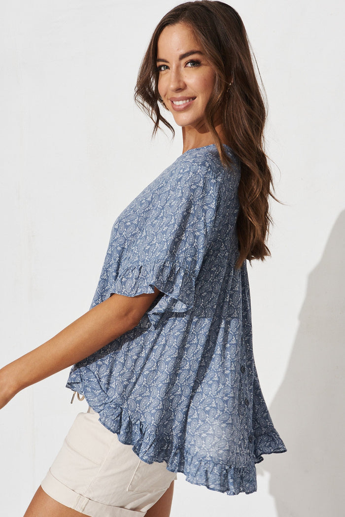 Gilly Top In Blue In White Print - side