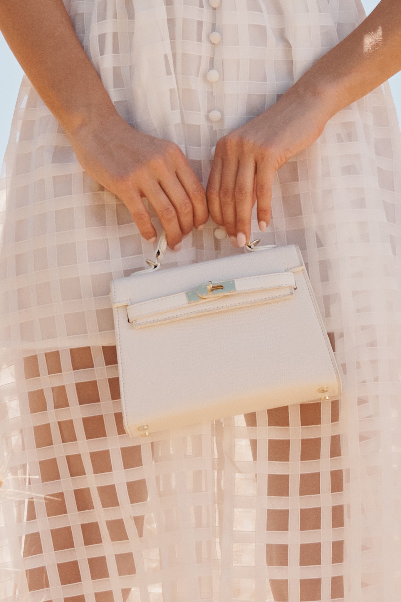 August + Delilah Partia Sling Bag In White Textured - St Frock (Dev)
