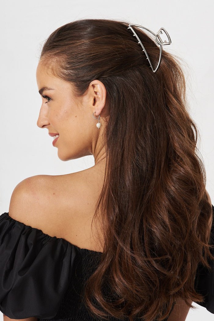 August + Delilah Beth Hair Claw In Silver - side
