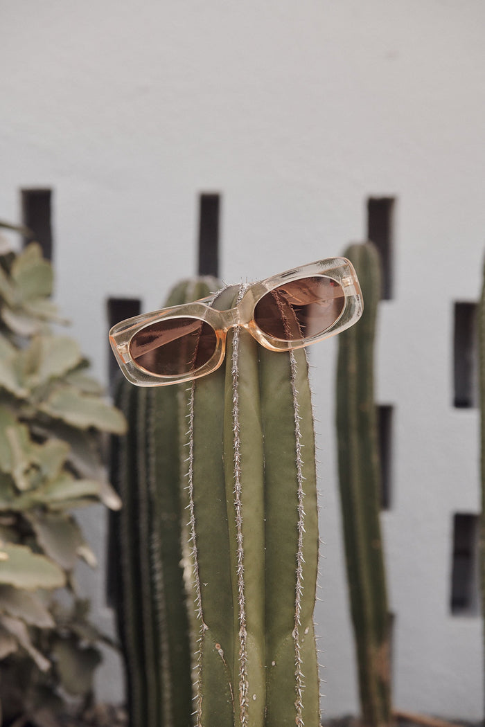 August + Delilah Gianni Sunglasses In Beige - St Frock (Dev)