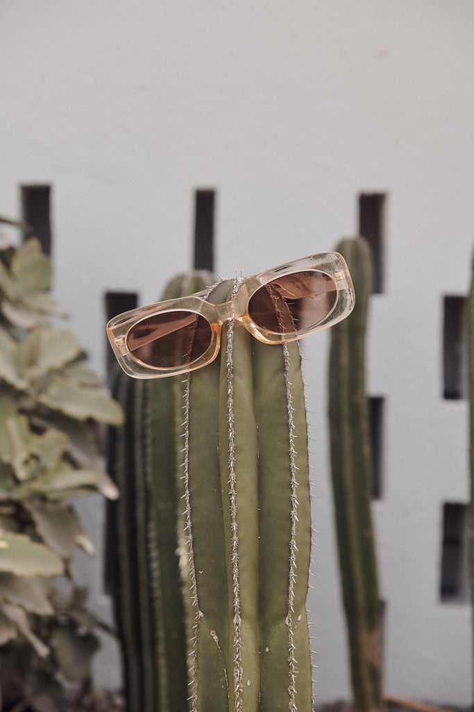 August + Delilah Gianni Sunglasses In Beige - St Frock (Dev)