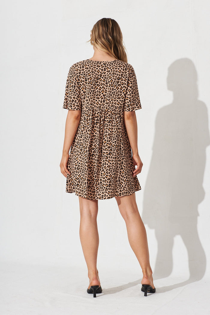 Janee Shift Dress In Brown Leopard Print - back