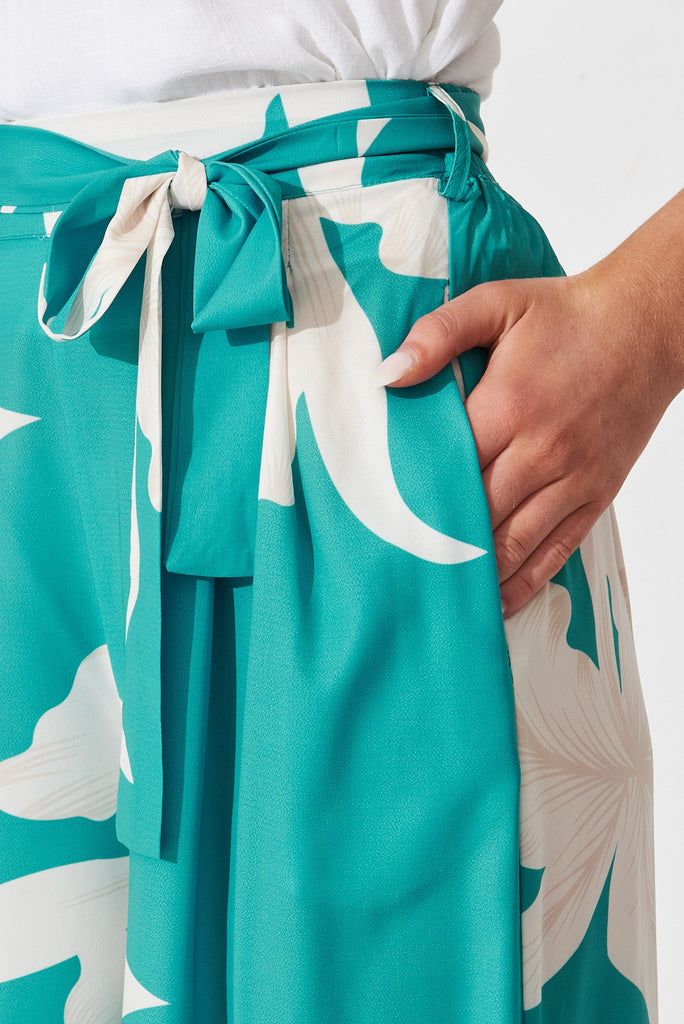 High Hopes Pants In Turquoise With White Floral - detail