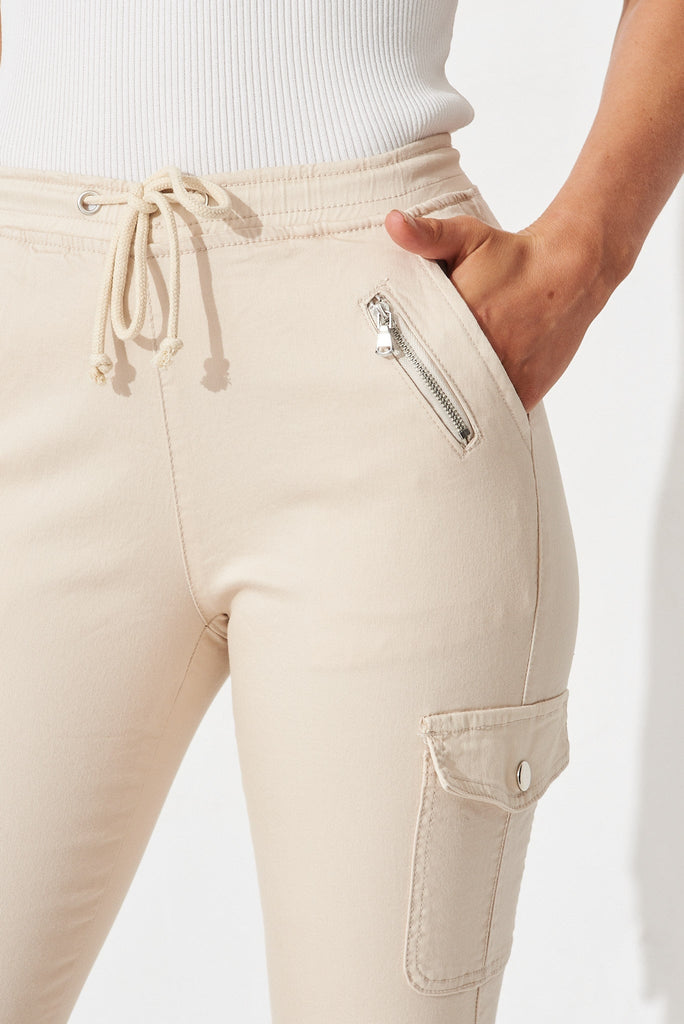 La Rochelle Cargo Pants In Beige - detail