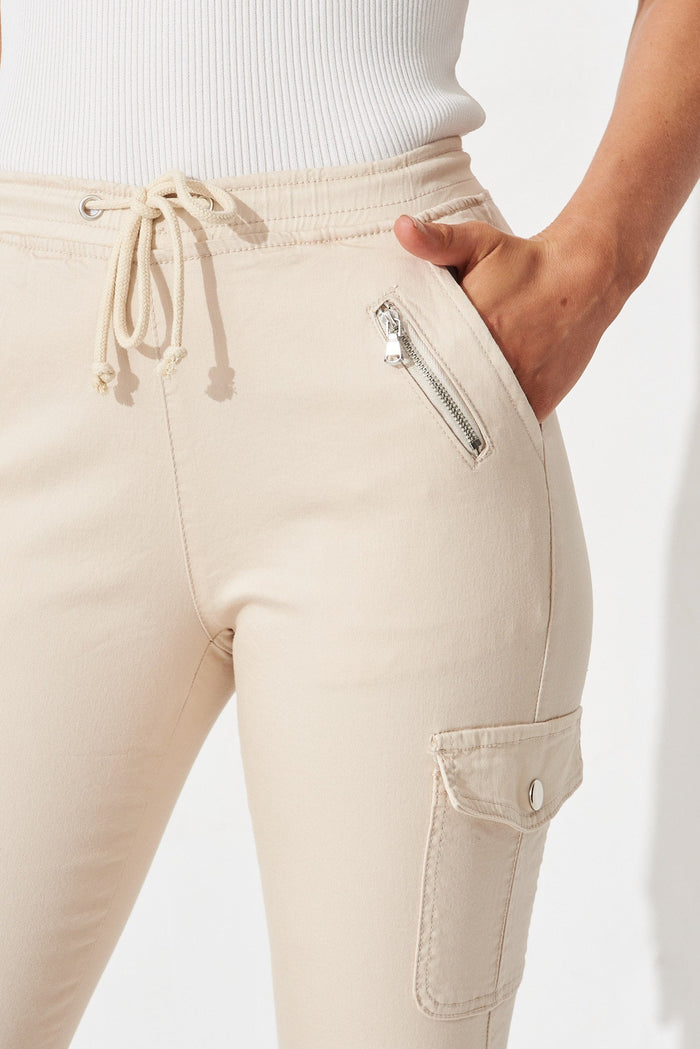 La Rochelle Cargo Pants In Beige - detail