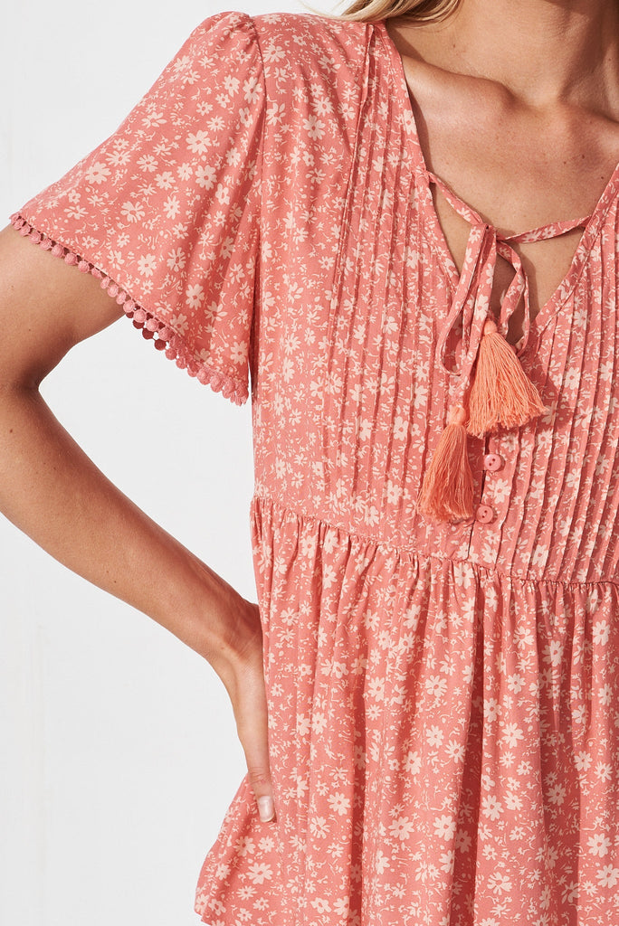 Evelyna Smock Top In Peach Disty Floral - detail