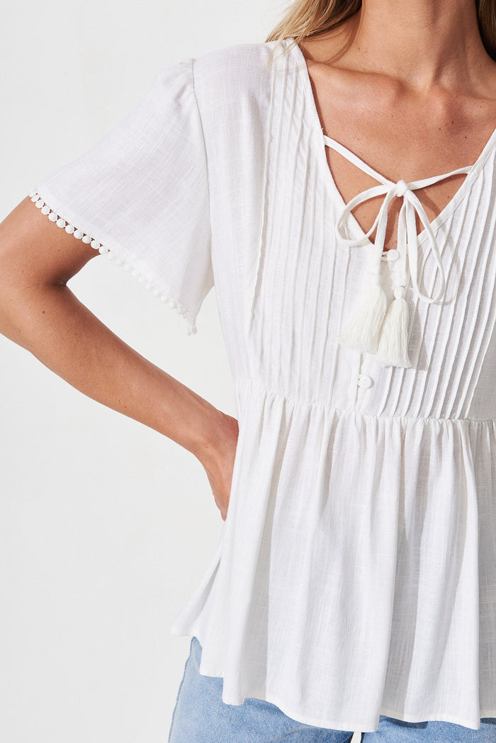 Evelyna Smock Top In White Linen Blend - detail