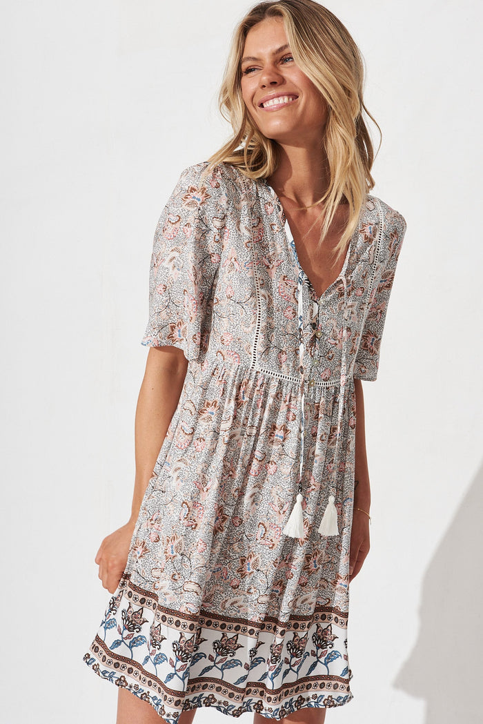 Shake It Out Dress In Cream With Pink Paisly - front
