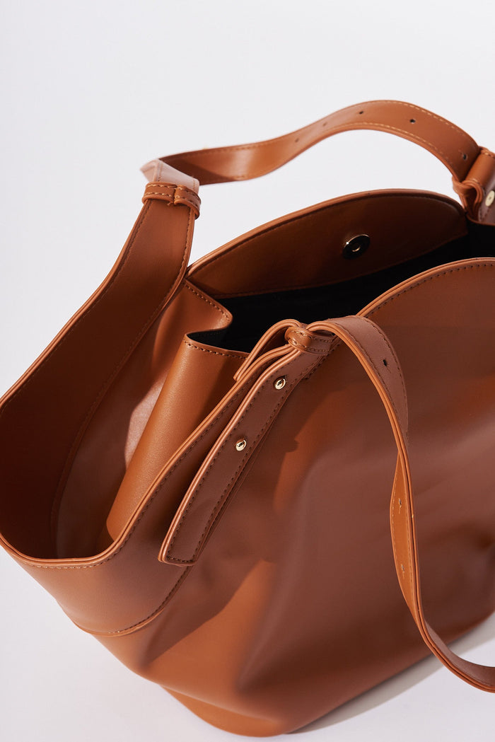 August + Delilah Cabrera Bag In Brown - detail