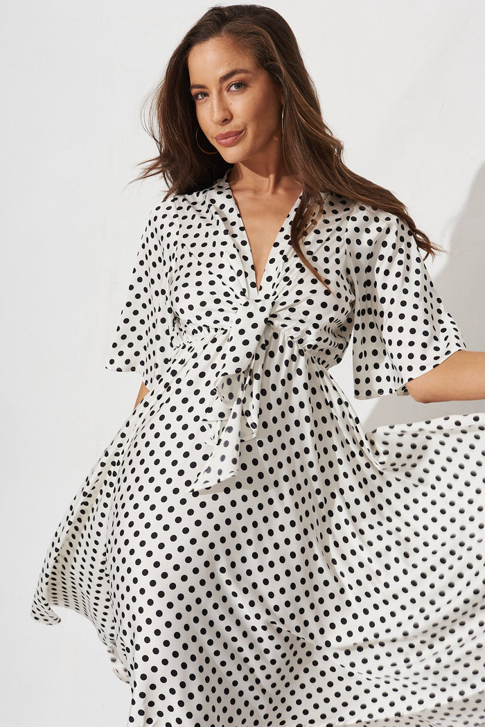 Helsinki Dress In White With Black Spot - front