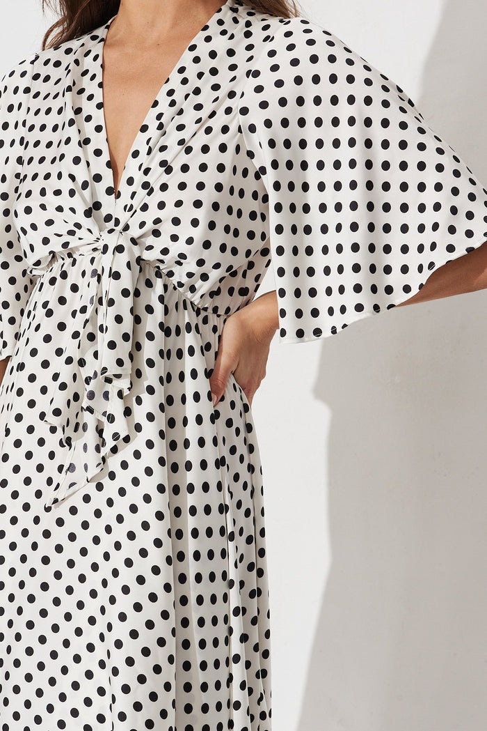 Helsinki Dress In White With Black Spot - detail