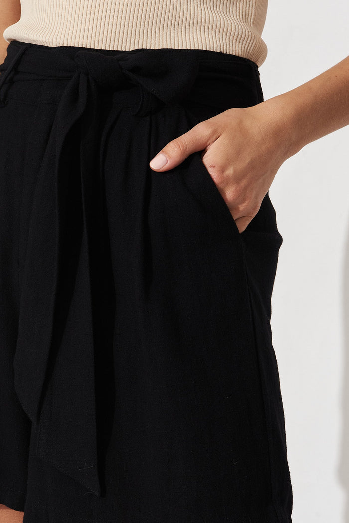 Unhooked Shorts In Black Linen Blend - detail
