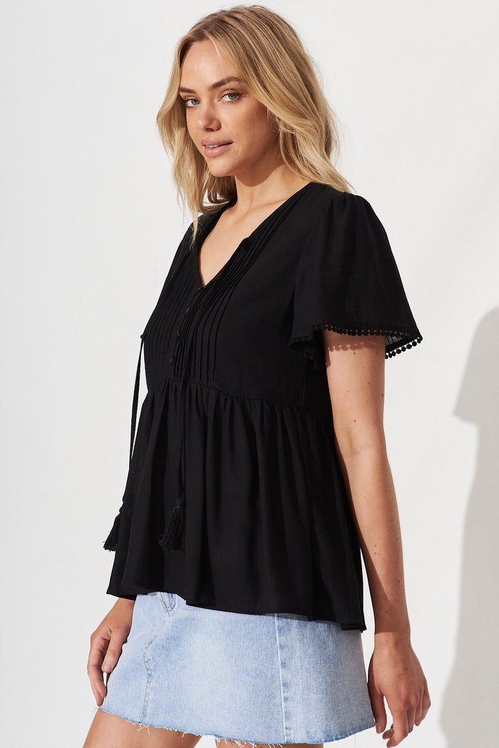 Evelyna Smock Top In Black Linen Blend - side