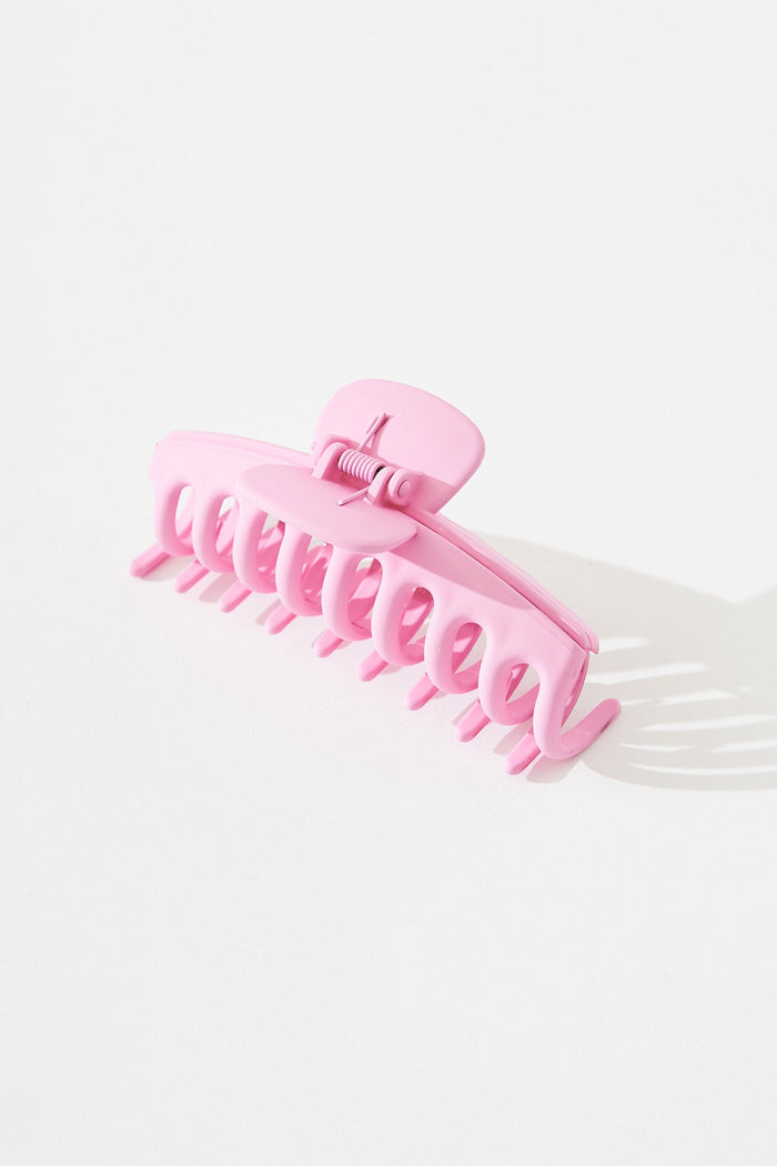 August + Delilah Eillish Hair Claw In Candy Pink - front