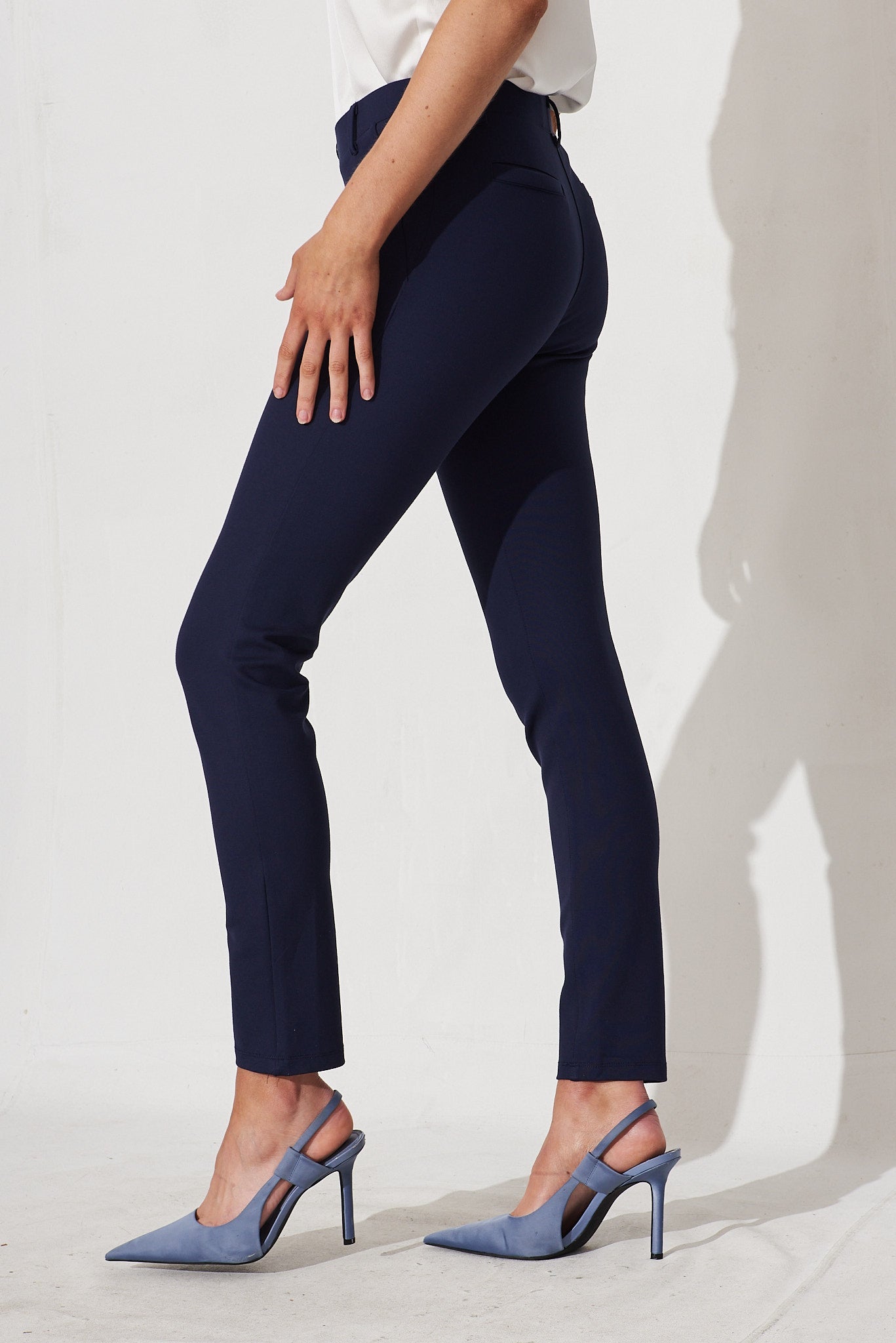 Workflow Skinny Pants In Navy - side