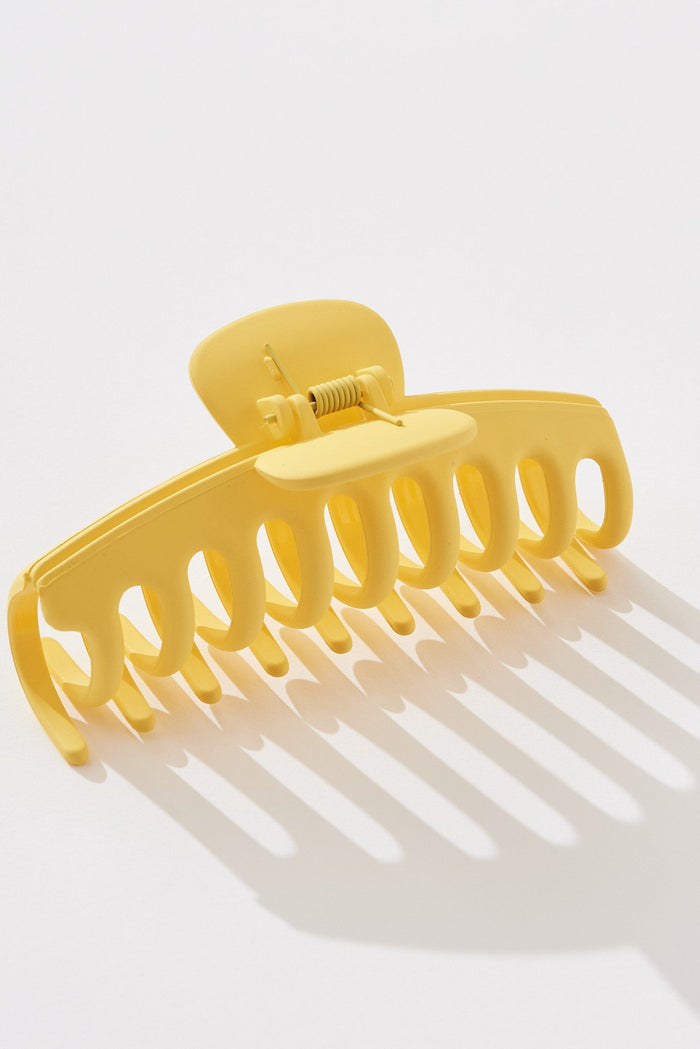 August + Delilah Eillish Hair Claw In Yellow - side