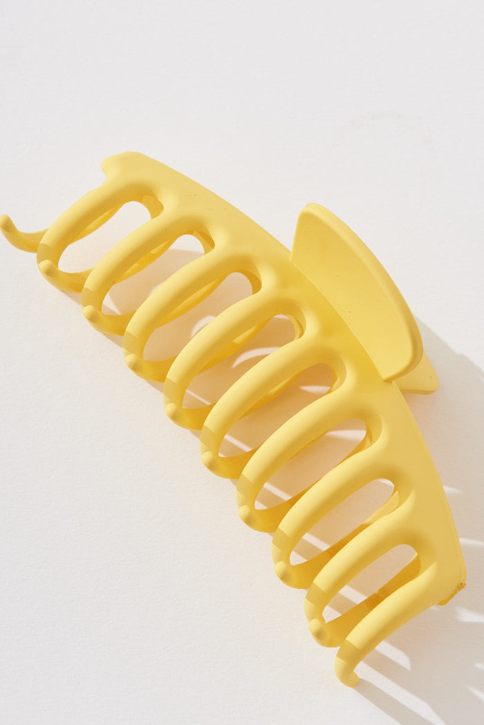 August + Delilah Eillish Hair Claw In Yellow - side