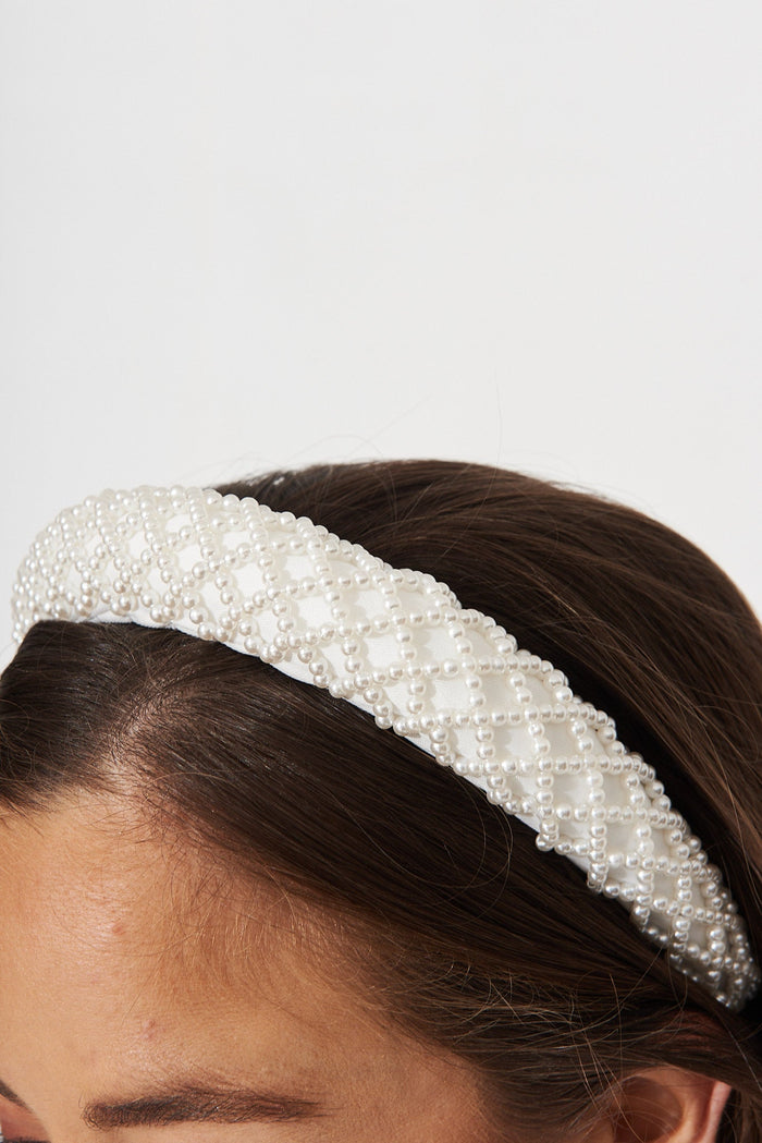 August + Delilah Woodsen Headband In White Faux Pearl - St Frock (Dev)