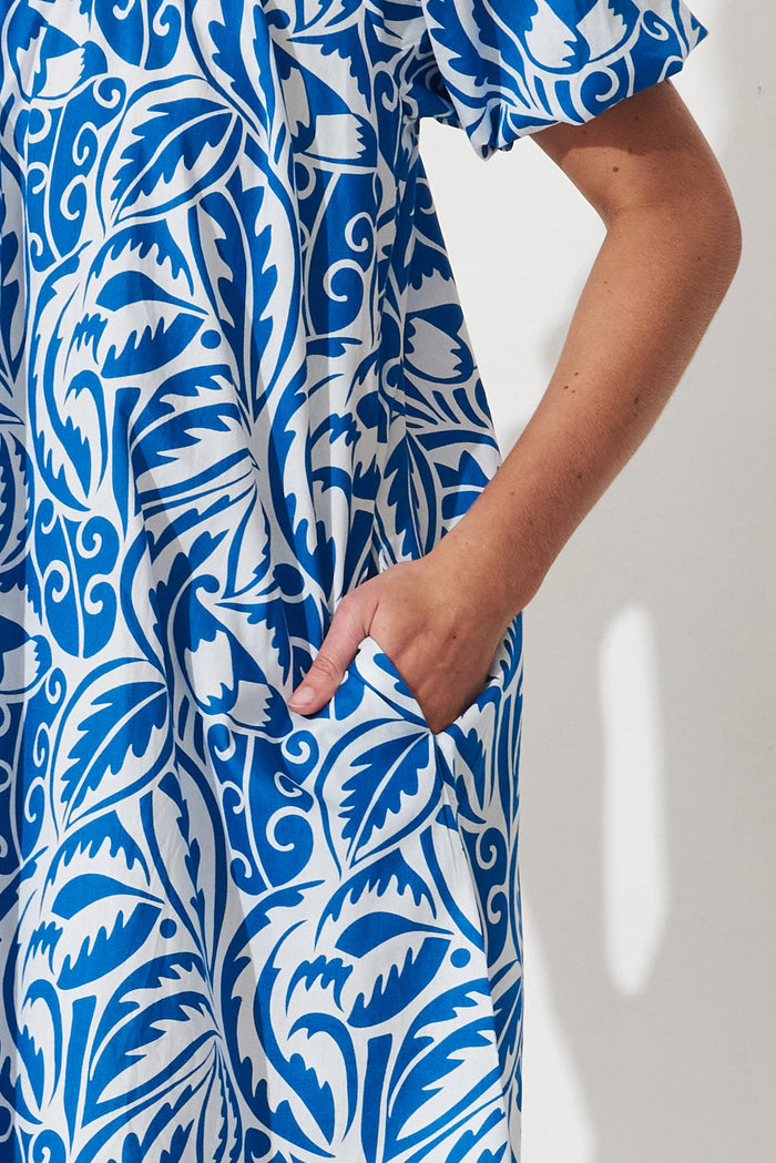 Averil Dress In White With Blue Print Cotton - detail
